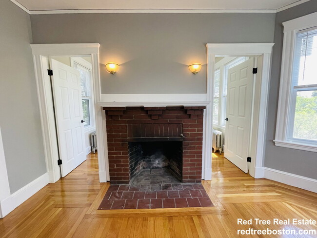 Building Photo - 187 Fellsway W