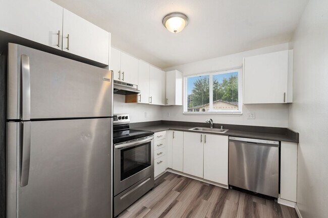 Building Photo - Beautiful 2x1 Private Home w/ Attached Garage - Odona Homes