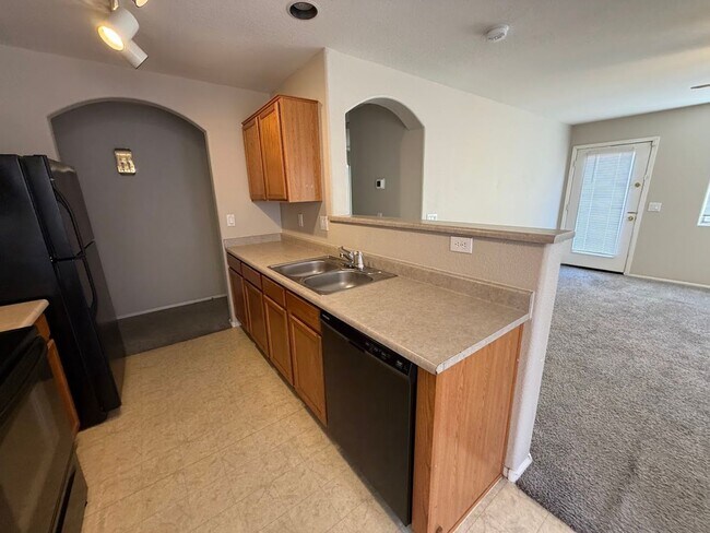 Building Photo - Beautiful 4 Bedroom Home for Rent in Goodyear!