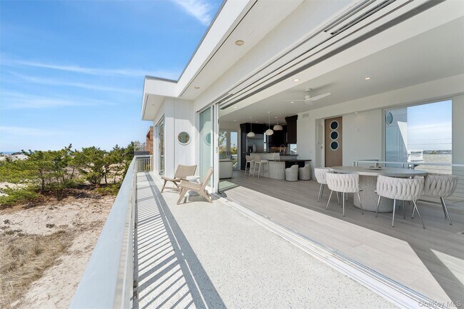 Building Photo - 413B Dune Rd