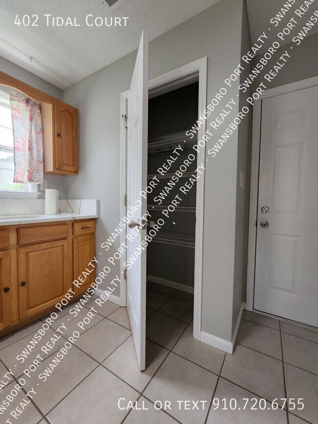 Building Photo - 402 Tidal Ct