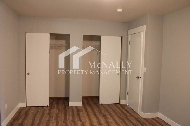 Building Photo - 7403 Larkspur Ct