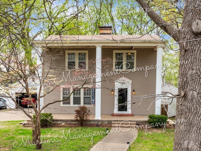 Primary Photo - 906 S Barrett Ave