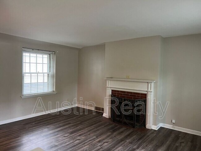 Building Photo - 591 W Lockwood Ave