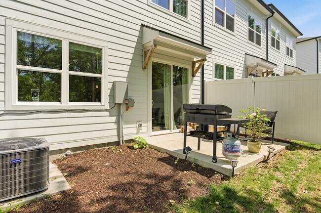 Building Photo - 6006 Mill Tree Ct