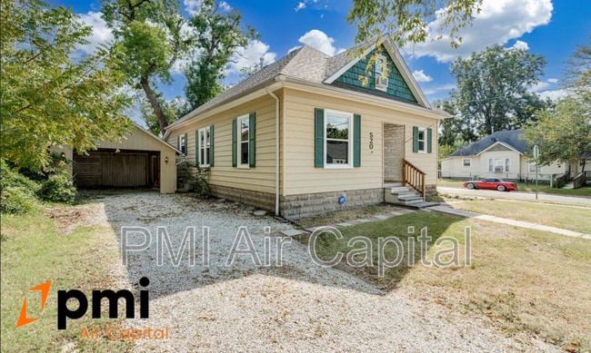 Building Photo - 520 Old Main St