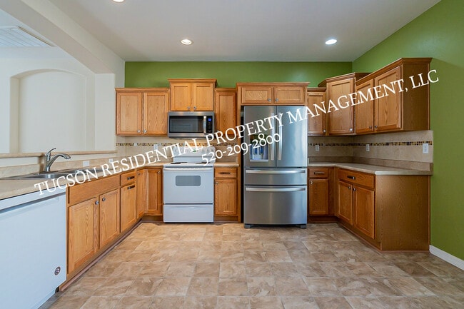 Building Photo - 6070 Wych Elm Pl