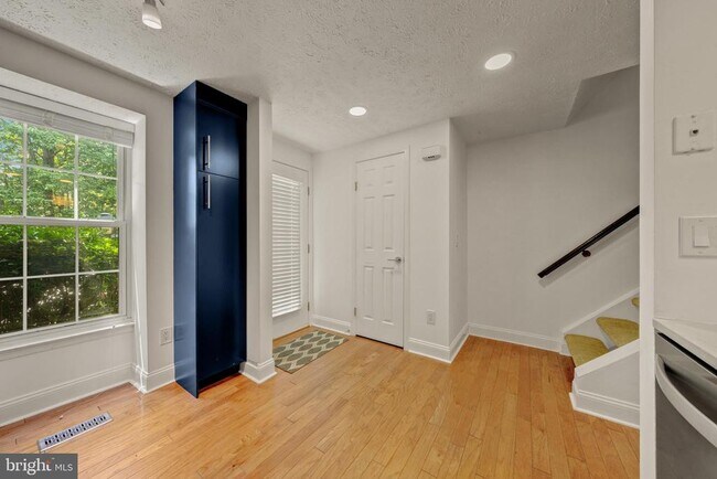 Building Photo - 1931 Belmont Ridge Ct