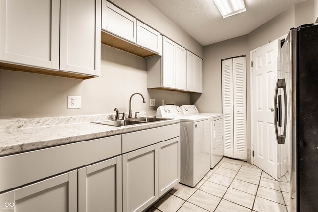 Building Photo - 4839 Oakwood Trail