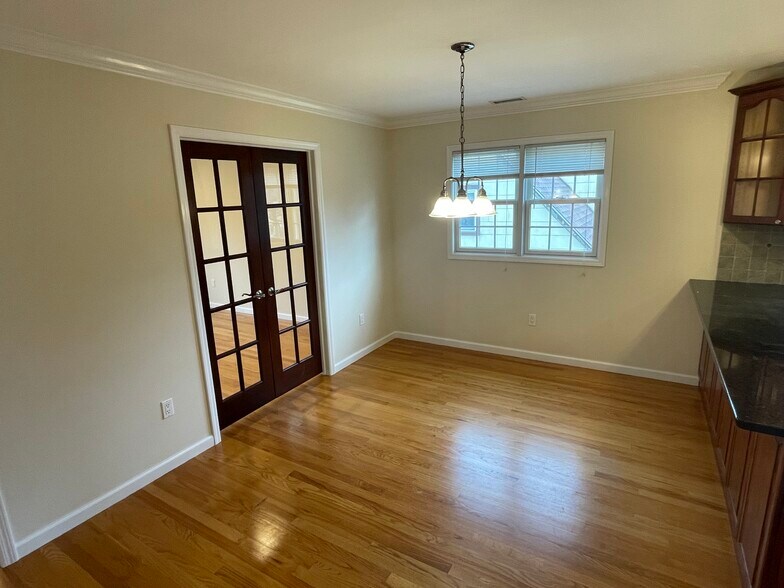 Building Photo - 292 Hemlock Ter