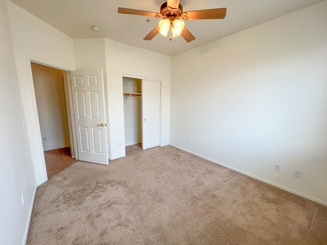 Building Photo - TOWNHOME - COTTONWOOD - VILLAS ON ELM