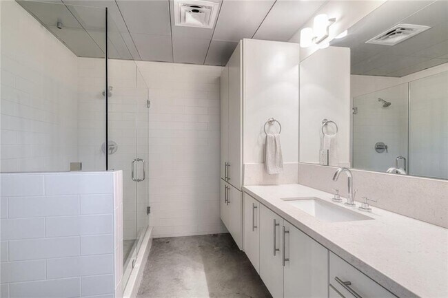 Building Photo - 1401 Eva St