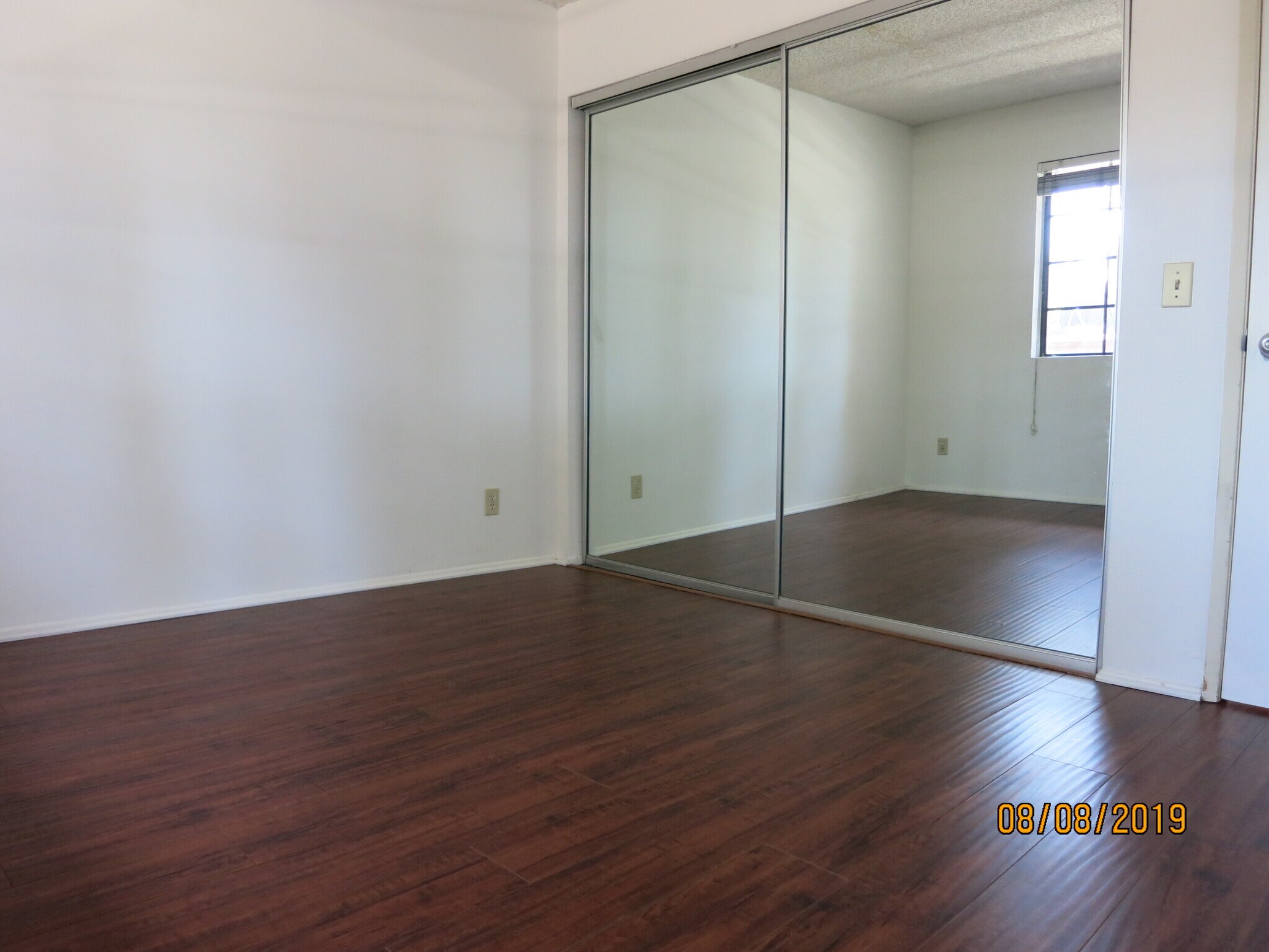 Building Photo - 6545 Reseda Blvd