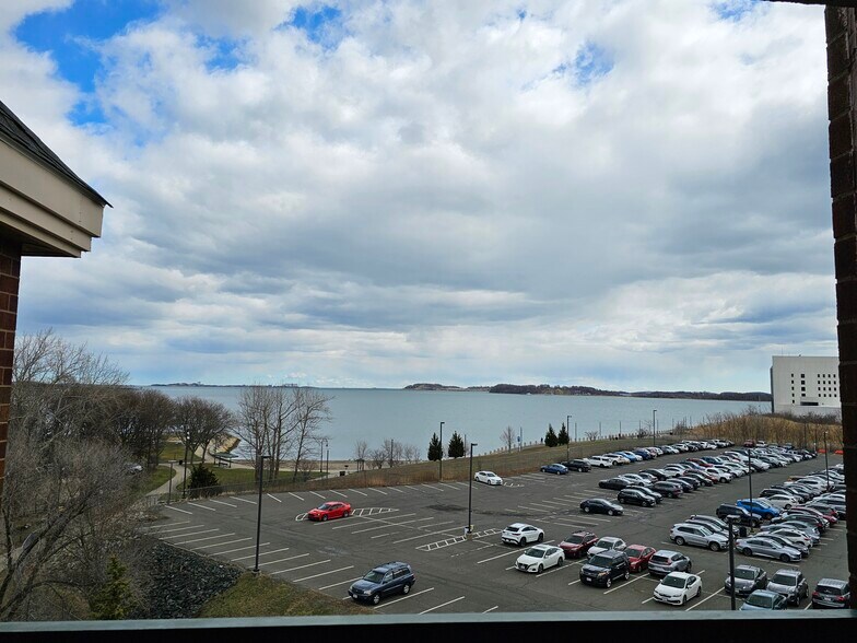 Building Photo - 1 S Point Dr