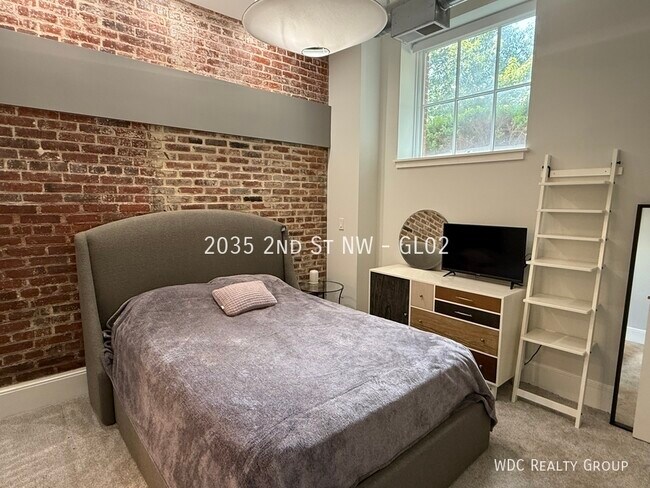 Building Photo - 2035 2nd St NW