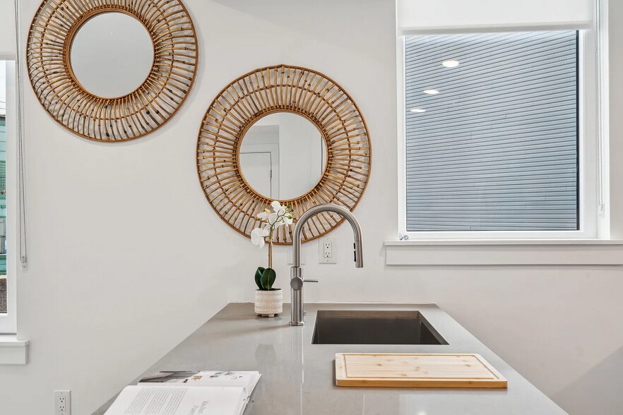 Building Photo - 2000 Dreer St