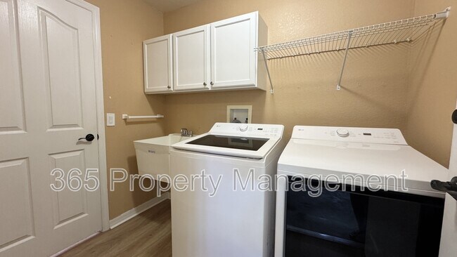 Building Photo - 10 Bellis Ct