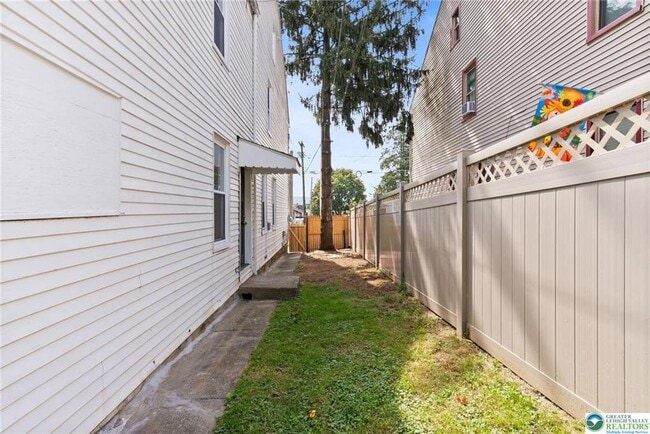 Building Photo - 821 Jackson St