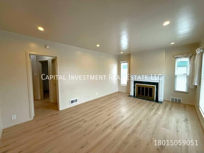 Building Photo - 1452 Hollywood Ave