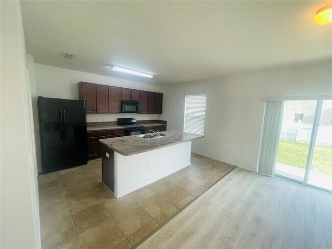Building Photo - 16616 Broadford Ln