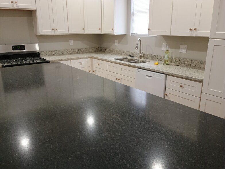 Building Photo - 1618 N Rural St