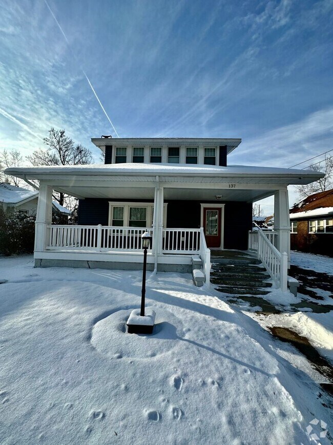 Building Photo - Four Bedroom Two Bath House in Battle Creek!