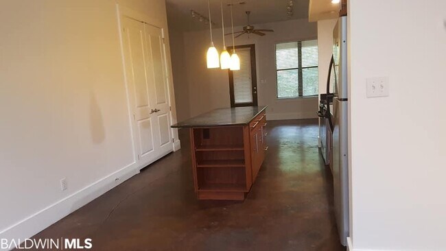 Building Photo - 210 Cody Ln