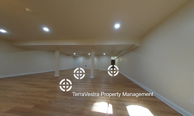 Building Photo - 12 Bedrooms!!!!!! Now showing for 2026-202...