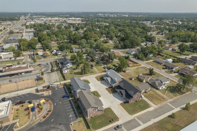 Building Photo - Brand New 2-Bed/3-Bath Townhouse in Joplin...