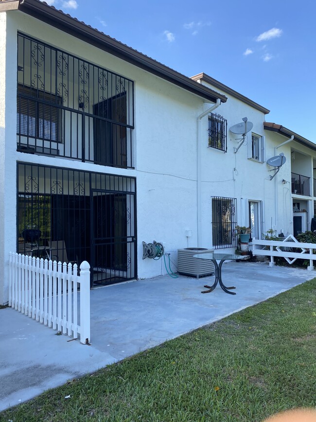 Building Photo - 1481 SW 124th Ct