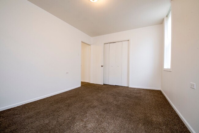 Building Photo - 7409 S Yates