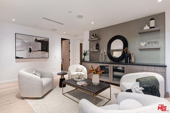 Building Photo - 16879 Mooncrest Dr