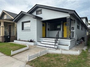 Building Photo - 832 Vallette St