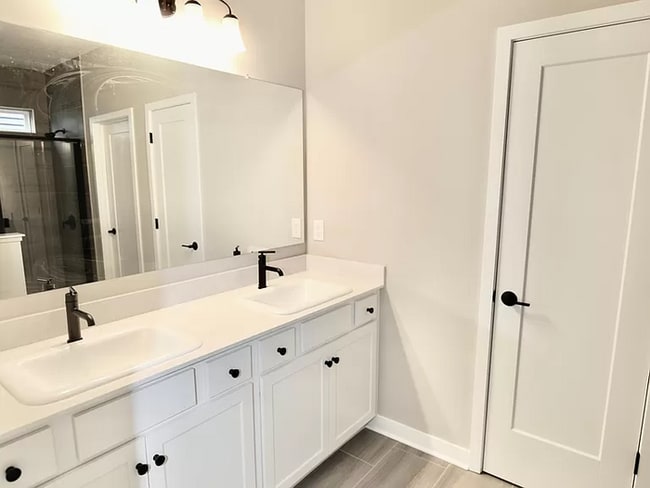 Building Photo - Charming 4 beds 3 baths in Powell!