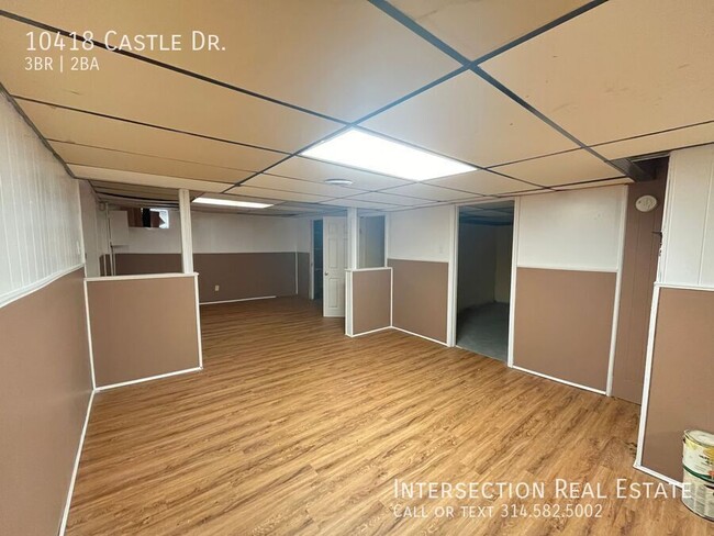 Building Photo - 10418 Castle Dr