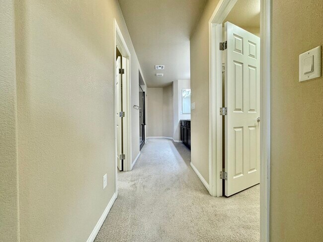 Building Photo - 8173 Crimson Creek Ct