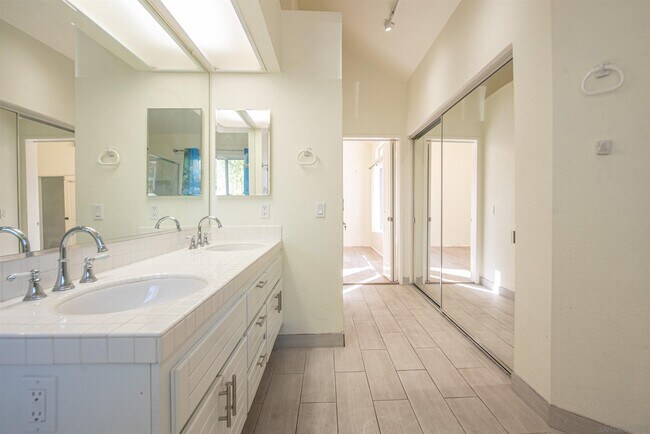 Building Photo - 11323 Caminito Bracho