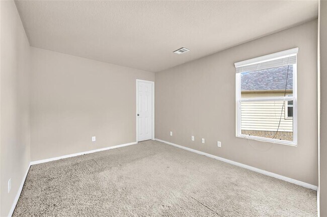 Building Photo - 3007 Apple Dale Dr