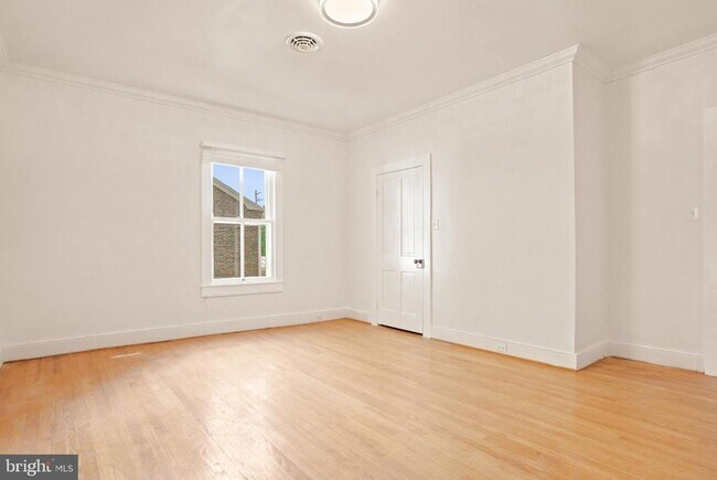 Building Photo - 209 N Washington St