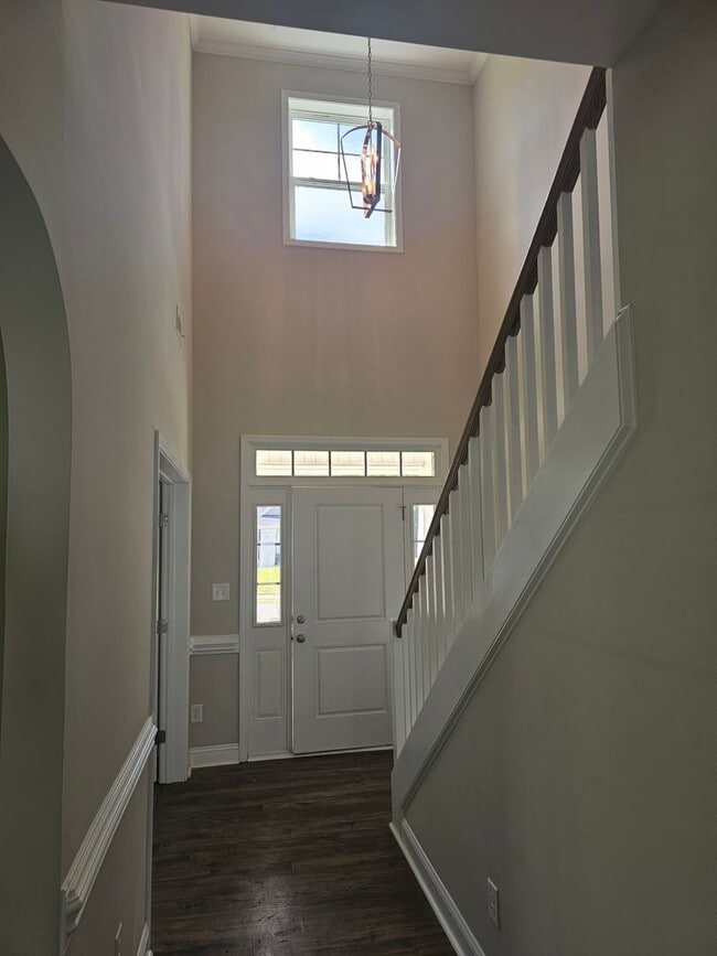 Building Photo - NEW LISTING!!!!!