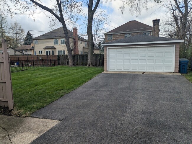 Building Photo - 796 Adele St