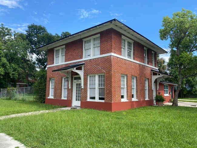 Building Photo - Copeland Street Duplexes