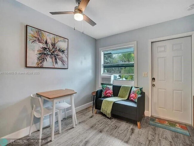 Building Photo - 1500 NE 4th St