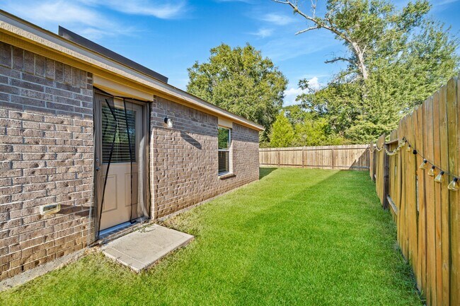 Building Photo - 20742 Nala Bear Dr