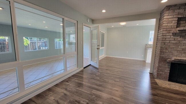 Building Photo - 28022 Thackeray Ave