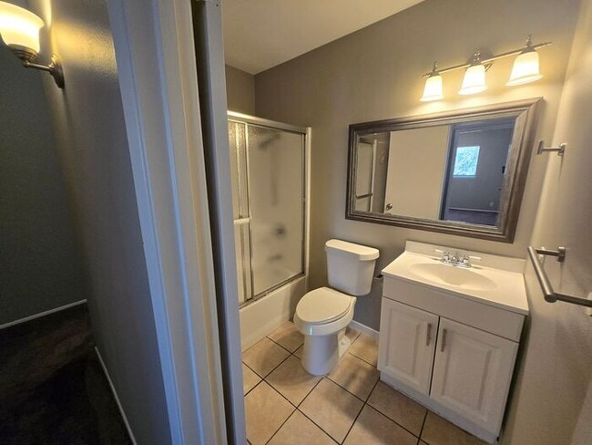 Building Photo - Spacious in Carrollton