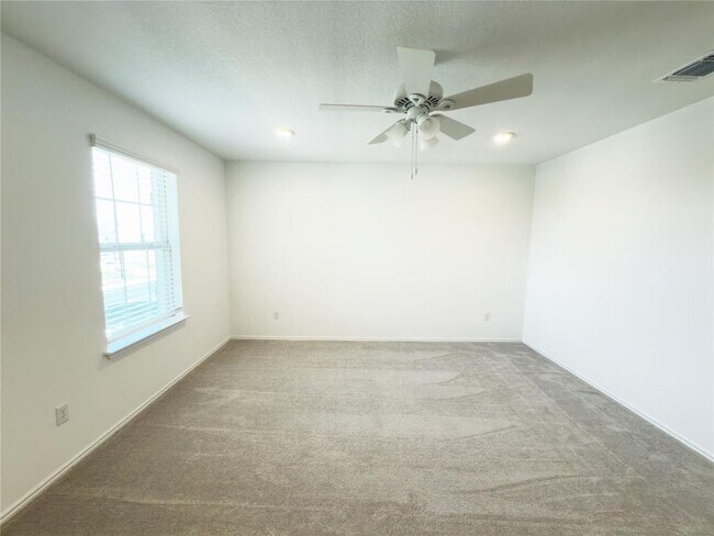 Building Photo - 128 Fiery Skipper Ln