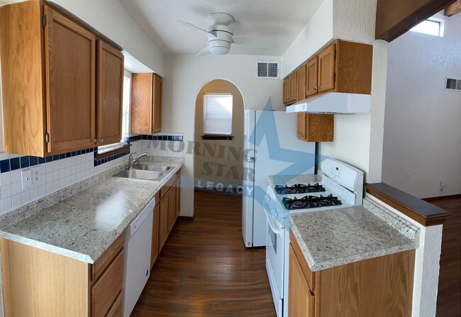 Building Photo - 2 bed, 2 bath townhome