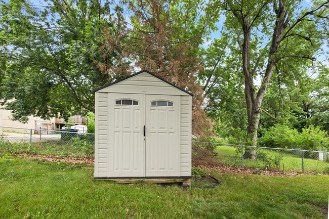 Building Photo - Fully Remodeled South Lincoln 4 Bedroom