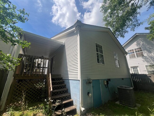 Building Photo - 1023 Yellowhammer Ln